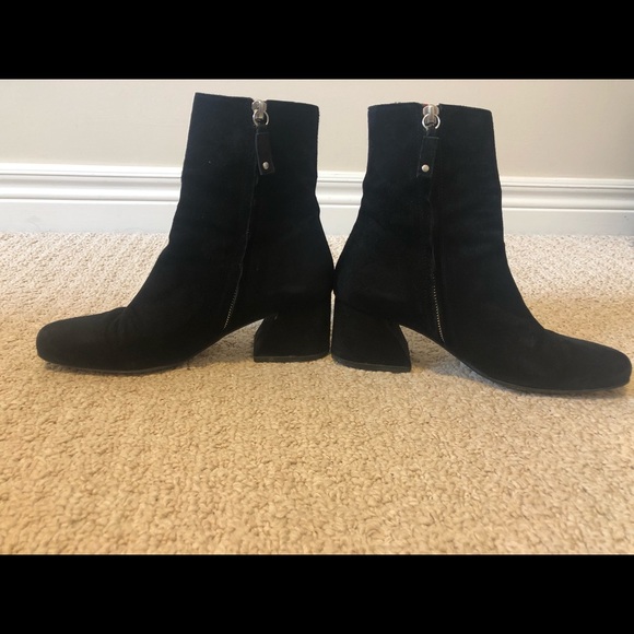 Size 37.5 DORATEYMUR GENUINE SUEDE w silver buckle detail - Picture 6 of 7